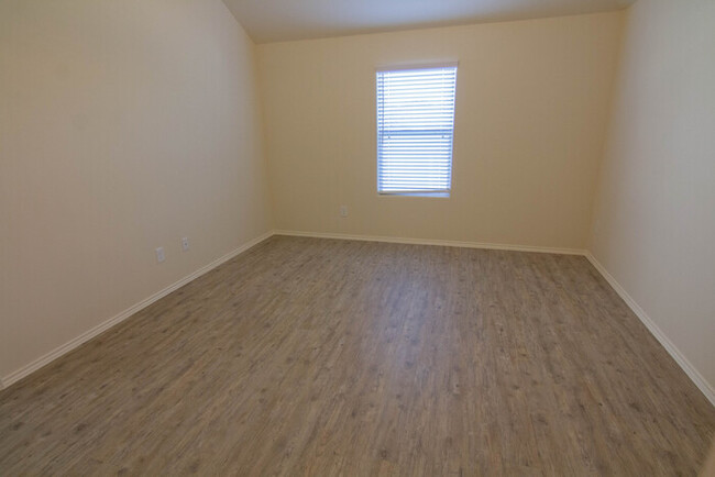 Building Photo - Oakwood Forest - 2113 Oakwood Forest Drive...