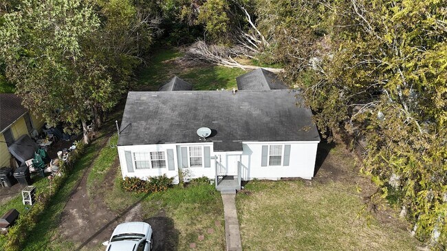 Building Photo - 5237 Carmen St