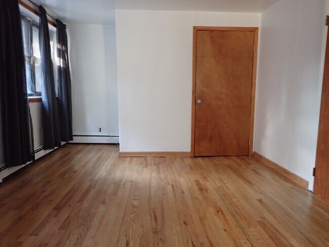 Foto del edificio - 326 Carlton Ave