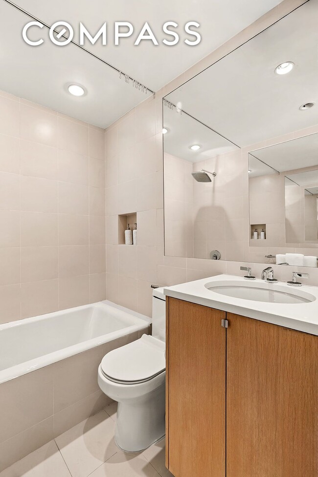 Building Photo - 160 Central Park S