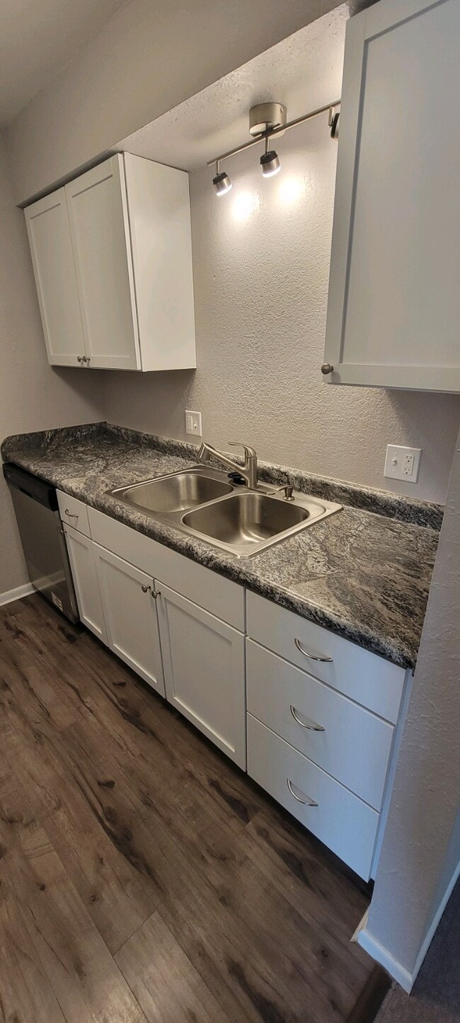 kitchen - 5400 Maple Rdg