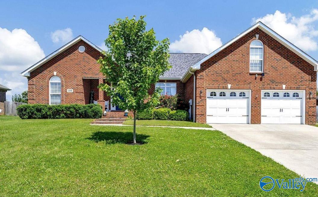 Foto principal - 105 Grassy Bank Dr