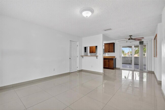 Foto del edificio - 17001 NW 53rd Ct