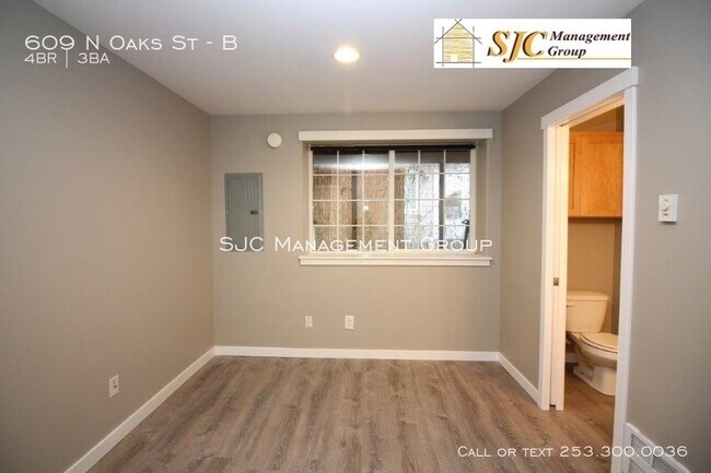 Foto del edificio - Three Story Townhome For Rent in Tacoma.