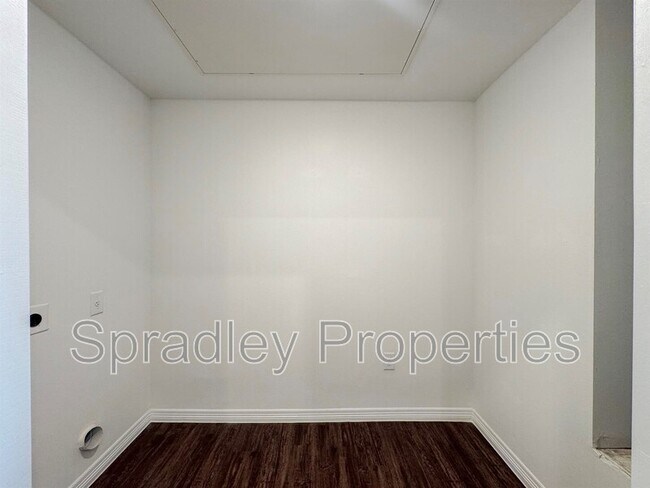 Foto del edificio - 1124 W Ave O