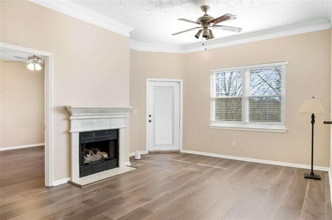 Foto del edificio - 5559 Glenridge Dr