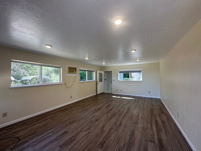 Foto del edificio - 9407 Bostwick Rd
