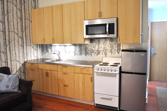 Full kitchen - 2175 Sidewinder Dr