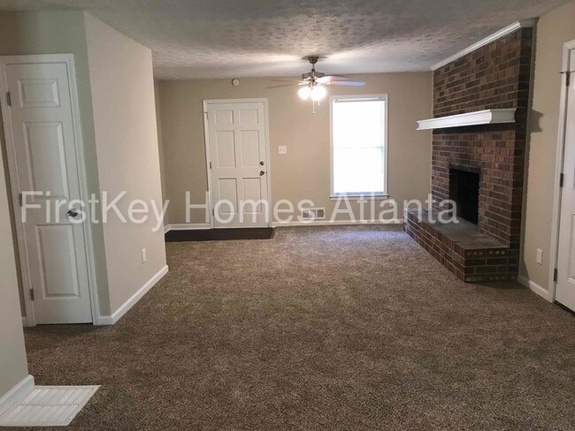 Building Photo - 5705 Hiram Lithia Springs Rd SW