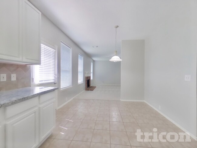 Building Photo - 18810 Woodbreeze Dr