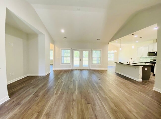 Building Photo - Lovely Three Bedroom Home Located in Lawto...