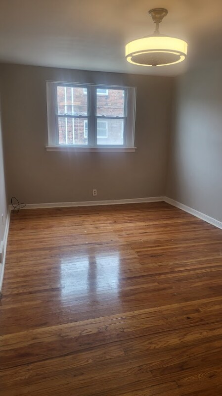 Foto del edificio - 8304-8306 Pickering Ave