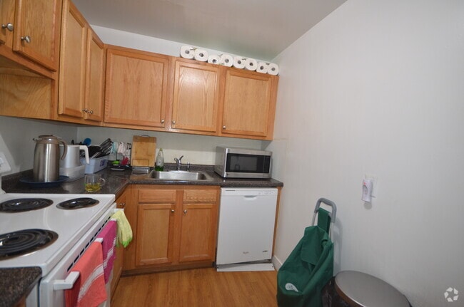 Building Photo - 320 Tappan St