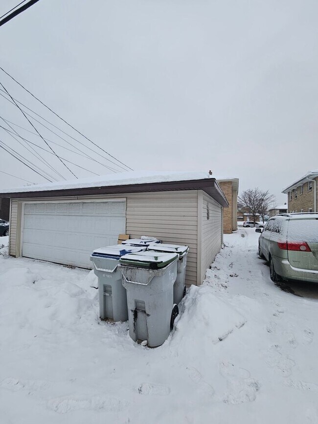 Foto del edificio - 4673-4675 N. 76th St. (Duplex)