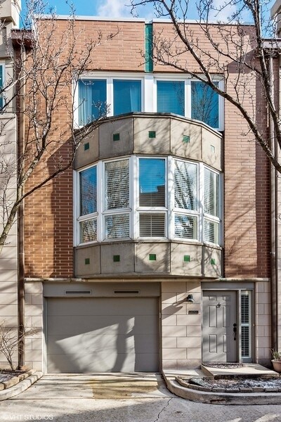 Building Photo - 2675 N Greenview Ave