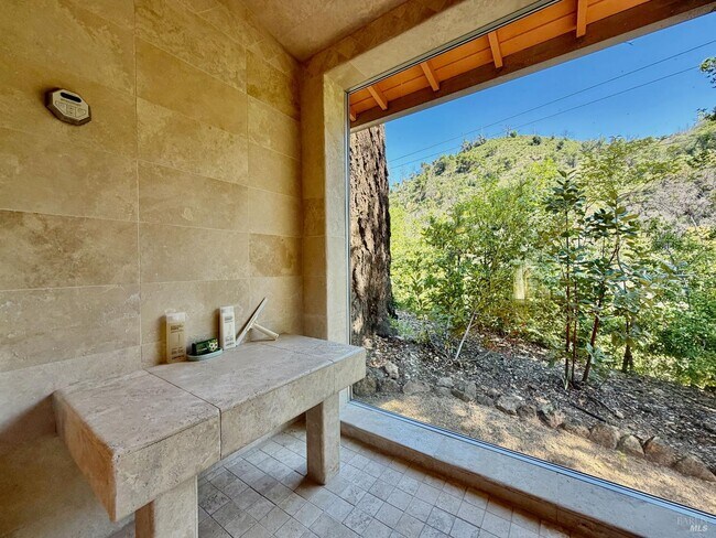 Foto del edificio - 321 Dutch Henry Canyon Rd