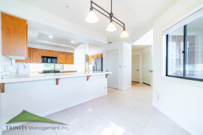 Building Photo - 528 Forrest Bluff