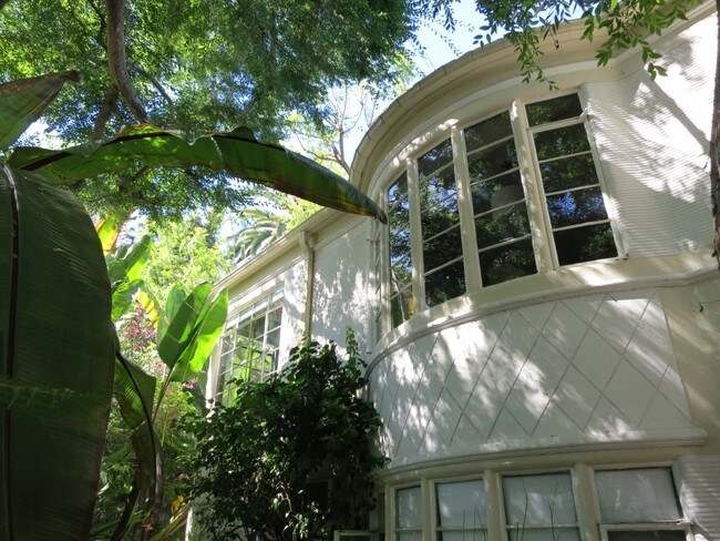 Foto del edificio - 1846 El Cerrito Pl