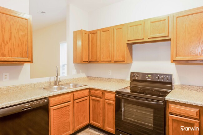 Building Photo - 689 Continental Dr