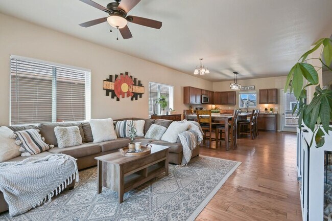 Building Photo - Evolve Real Estate: Ranch Style 3 Bedroom ...