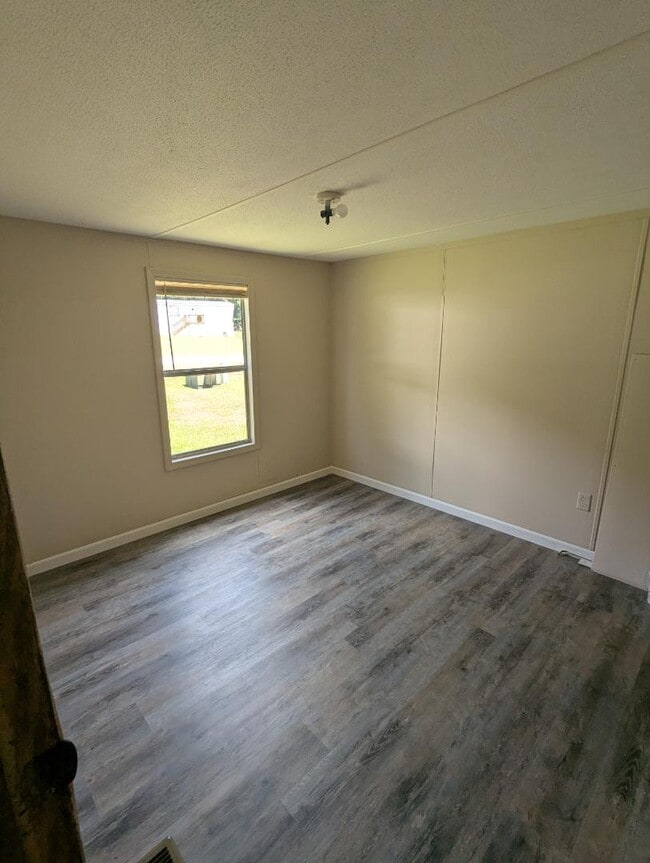 Building Photo - 113 Goheels Dr