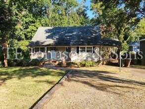 Building Photo - 2504 W Cornwallis Dr