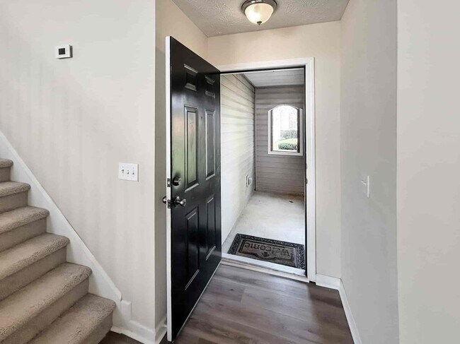Foto del edificio - 144 Windcroft Ct NW