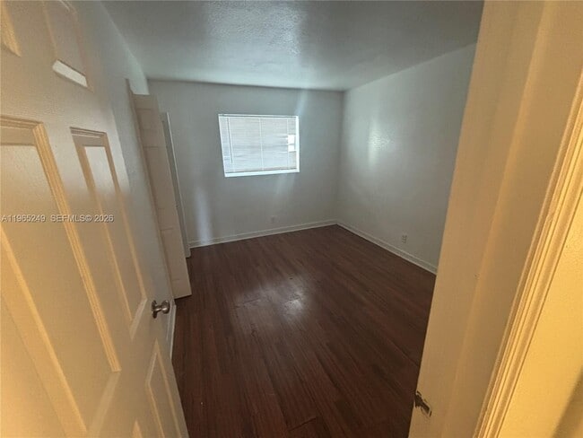 Foto del edificio - 300 SW 4th Ct