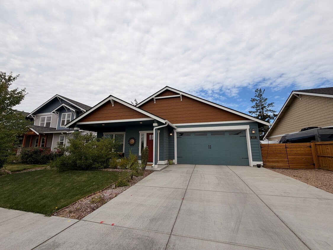Foto del edificio - Beautiful Canyon Rim Village Home Near Parks and Dry Canyon Trails