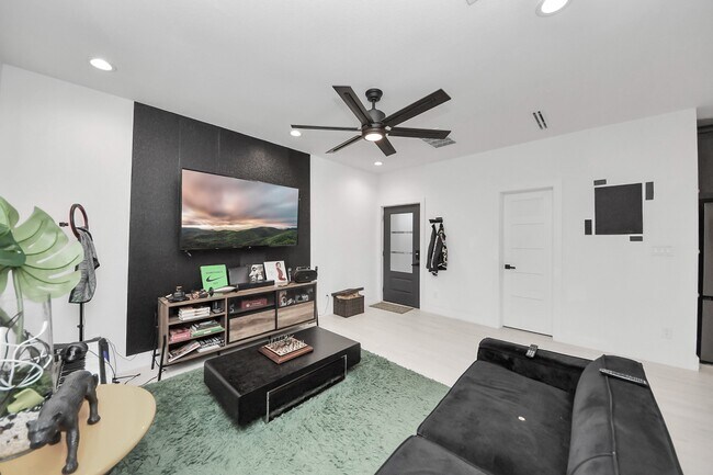 Foto del edificio - 6739 Calhoun Rd