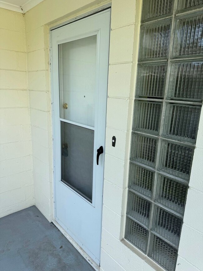 Building Photo - Tyler St Duplex