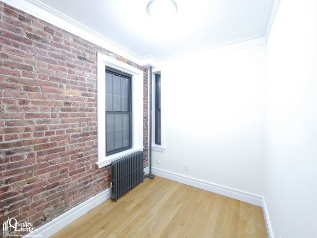 Building Photo - 247 Broome St