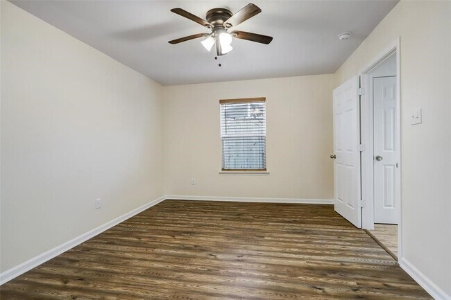 Foto del edificio - 6212 Alderson St