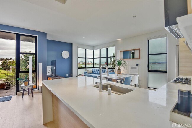 Foto del edificio - 451 Donahue St