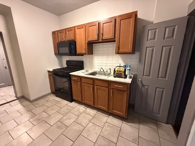 Foto del edificio - Charming 3-Bedroom Home for Rent with a Ya...