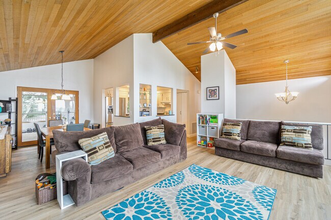 Photo - 2104 Lincoln Pl SE House