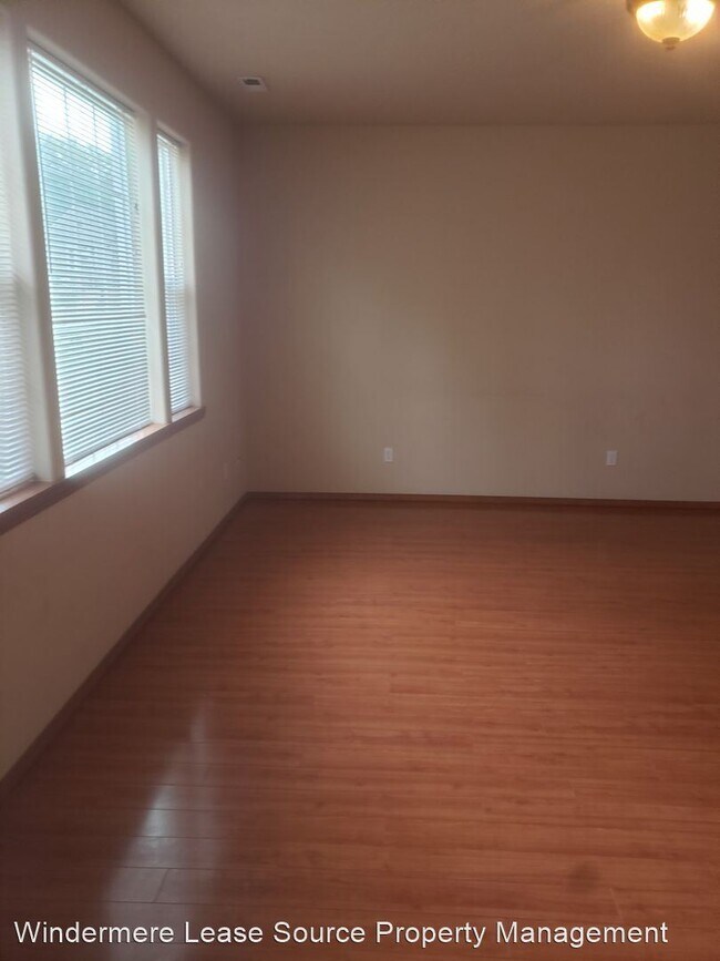 Building Photo - 3 br, 2 bath House - 513 S Garfield Duplex