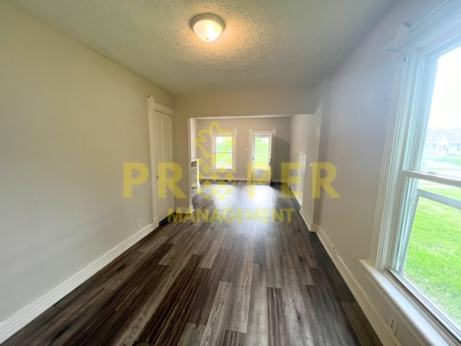 Building Photo - 2 bedrooms 1 bathroom house