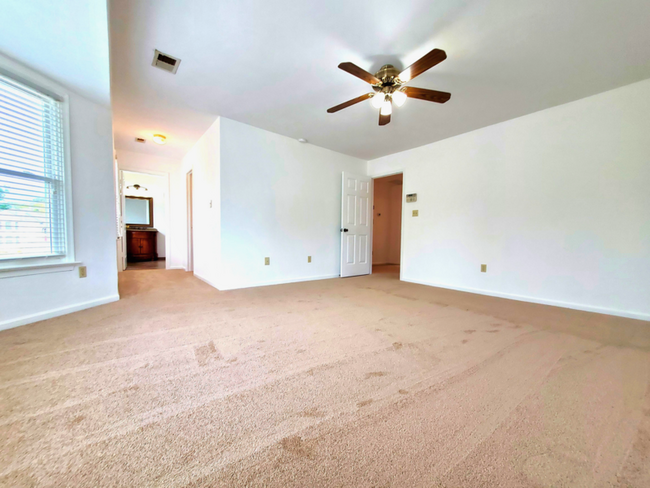Building Photo - 2704 Underwood Ct