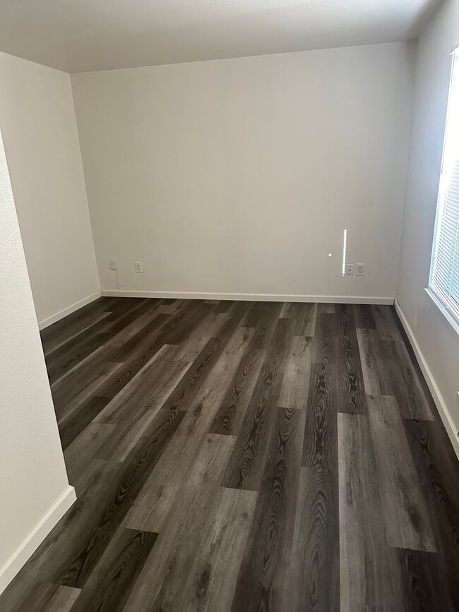 Building Photo - Clean Condo in Sylvan Meadows!