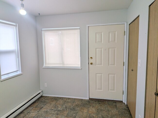 Building Photo - 9235 Woodbine St