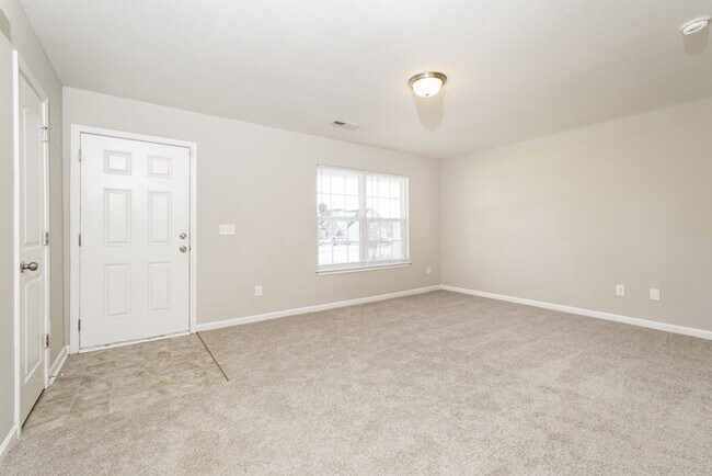 Foto del edificio - 100 Hadley Dr