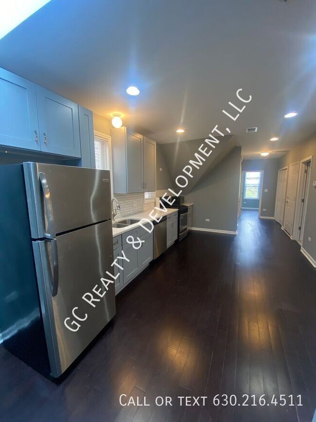 Foto del edificio - 3510 W Irving Pk Rd