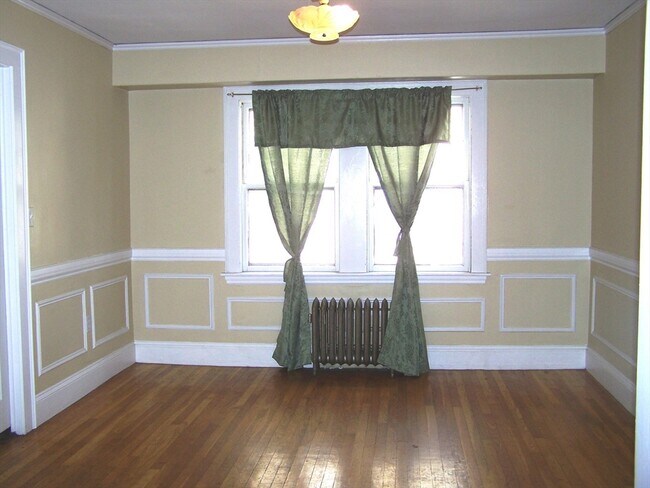 Building Photo - 1667 Centre St