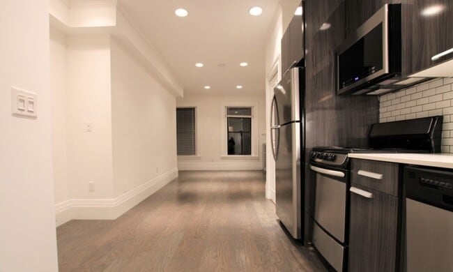 Building Photo - 270 Newbury St