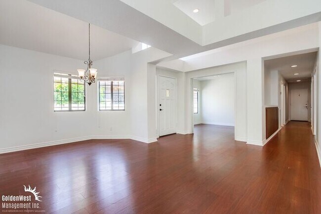 Foto del edificio - Elegant & Bright 2Bdm 2Ba Home in Vista Va...