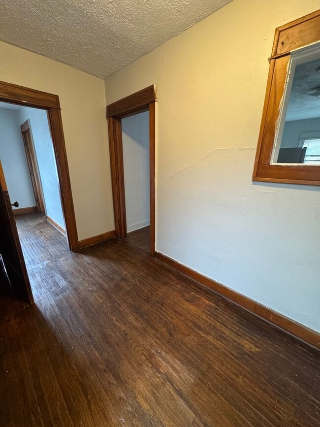 Foto del edificio - One bedroom apartment available south of downtown! Avail August 2026!