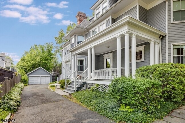 Building Photo - 92 Midland Ave