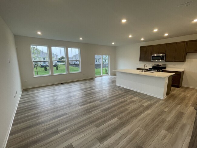 Building Photo - 25550 W Maurice Ln