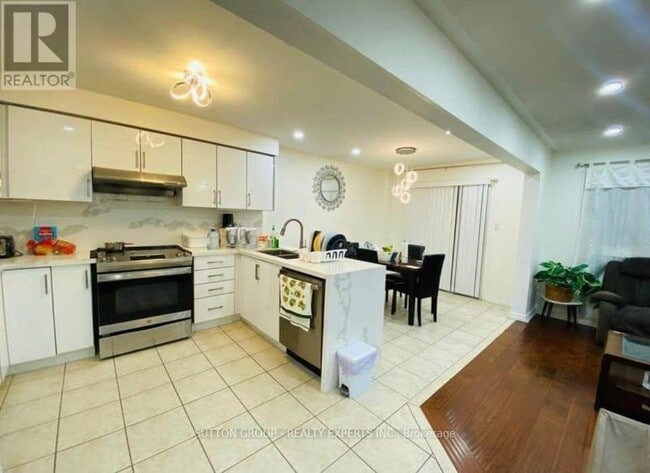 Building Photo - 31 Farthingale Crescent